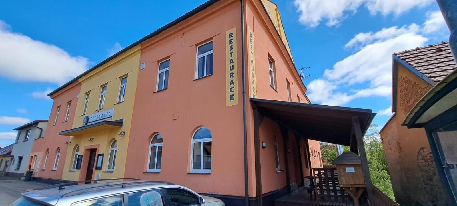 ホテル Hostinske Pokoje Nad Restauraci Kosetice Se Sdilenou Koupelnou A Kuchynkou Pelhřimov エクステリア 写真